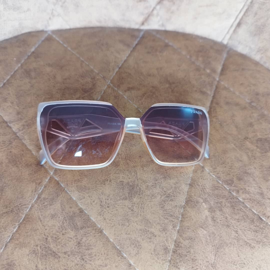 عینک آفتابی زنانه PRADA با فریم مربعی