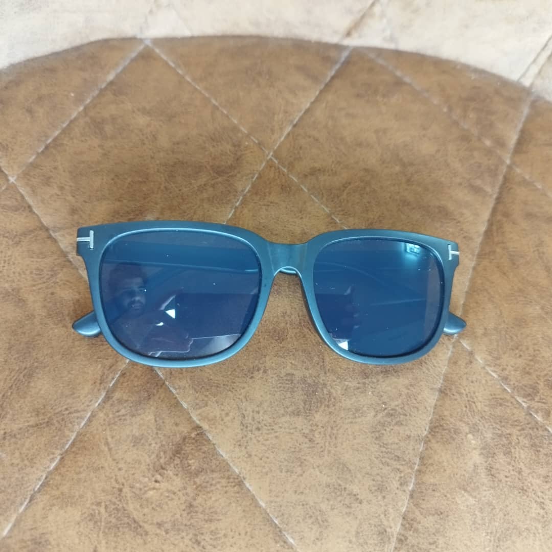 عینک آفتابی زنانه با فریم مربعی کلاسیک